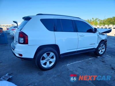 Trzecie zdjęcie samochodu z tyłu: 2016 JEEP COMPASS LATITUDE VIN:1C4NJCEA6GD633109 - miniatura