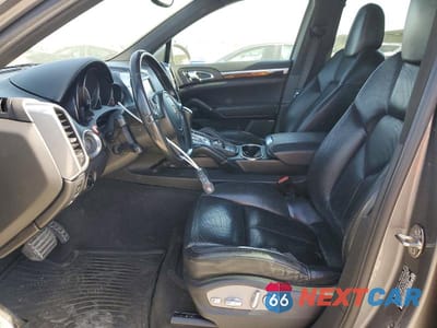 Zdjęcie 7 z 13 samochodu: 2011 PORSCHE CAYENNE S VIN:WP1AB2A20BLA42632 - miniatura