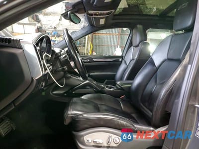 Zdjęcie 7 z 14 samochodu: 2018 PORSCHE CAYENNE GTS VIN:WP1AD2A27JLA80755 - miniatura