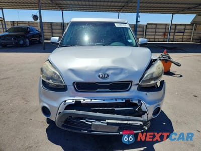 Piąte zdjęcie samochodu w środku: 2013 KIA SOUL + VIN:KNDJT2A68D7577141 - miniatura