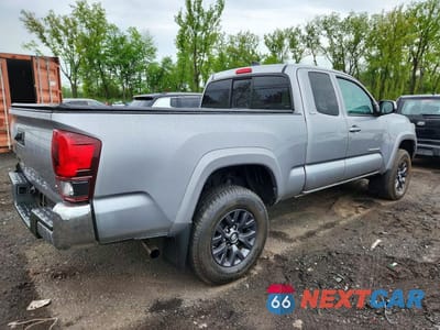 Trzecie zdjęcie samochodu z tyłu: 2020 TOYOTA TACOMA SR5 VIN:5TFSX5EN3LX072716 - miniatura