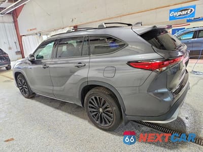 Drugie zdjęcie samochodu z przodu: 2023 TOYOTA HIGHLANDER VIN:5TDKDRBH6PS029238 - miniatura