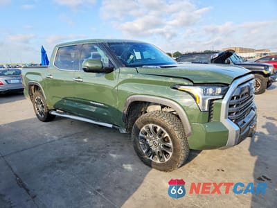 Czwarte zdjęcie samochodu z boku: 2023 TOYOTA TUNDRA LIMITED HV VIN:5TFJC5DB9PX026733 - miniatura