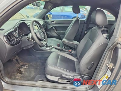 Zdjęcie 7 z 12 samochodu: 2017 VOLKSWAGEN BEETLE 1.8T VIN:3VWF17AT5HM624603 - miniatura