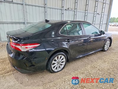 Trzecie zdjęcie samochodu z tyłu: 2020 TOYOTA CAMRY VIN:4T1C11AK2LU913691 - miniatura