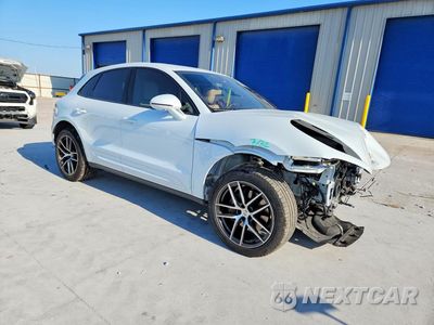 Czwarte zdjęcie samochodu z boku: 2025 PORSCHE MACAN BASE VIN:WP1AA2A53SLB03436 - miniatura