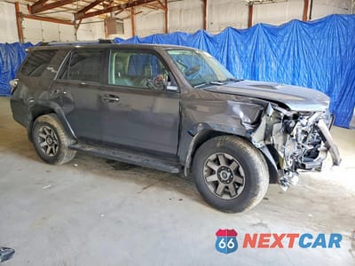 Czwarte zdjęcie samochodu z boku: 2017 TOYOTA 4RUNNER TRD OFF-ROAD PREMIUM VIN:JTEBU5JR2H5465428 - miniatura