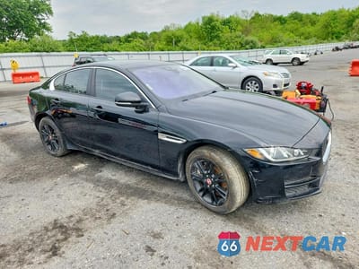 Czwarte zdjęcie samochodu z boku: 2017 JAGUAR XE PREMIUM VIN:SAJAJ4BNXHA974898 - miniatura