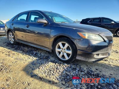 Czwarte zdjęcie samochodu z boku: 2007 TOYOTA CAMRY SE V6 VIN:4T1BK46K17U522542 - miniatura