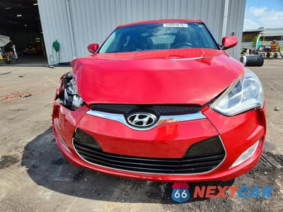 Piąte zdjęcie samochodu w środku: 2013 HYUNDAI VELOSTER BASE VIN:KMHTC6AD9DU165256 - miniatura
