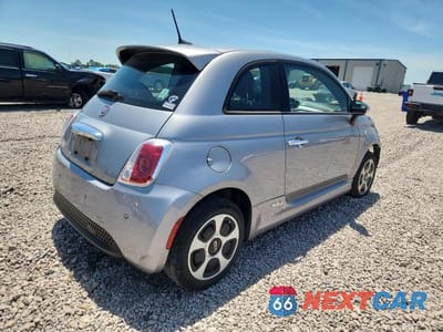 Trzecie zdjęcie samochodu z tyłu: 2018 FIAT 500 ELECTRIC VIN:3C3CFFGE3JT465090 - miniatura