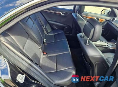 Zdjęcie 6 z 10 samochodu: 2012 MERCEDES-BENZ C 250 VIN:WDDGF4HB2CR194515 - miniatura