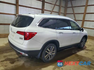 Trzecie zdjęcie samochodu z tyłu: 2017 HONDA PILOT TOURING VIN:5FNYF6H9XHB098345 - miniatura