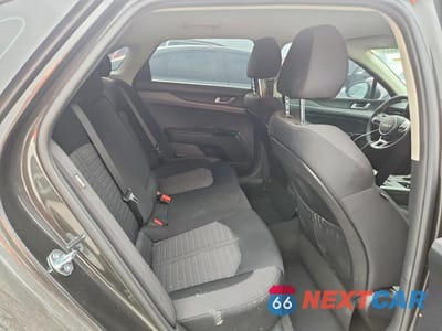 Zdjęcie 10 z 12 samochodu: 2025 KIA K5 LXS VIN:KNAG24J7XS5384948 - miniatura