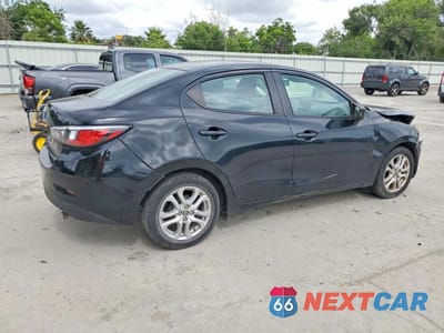 Trzecie zdjęcie samochodu z tyłu: 2017 TOYOTA YARIS IA BASE VIN:3MYDLBYV6HY173481 - miniatura