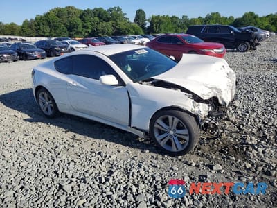 Czwarte zdjęcie samochodu z boku: 2010 HYUNDAI GENESIS COUPE 3.8L VIN:KMHHU6KH8AU012514 - miniatura