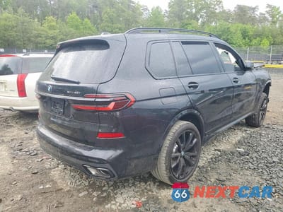 Trzecie zdjęcie samochodu z tyłu: 2026 BMW X7 XDRIVE40I VIN:5UX23EM00T9410061 - miniatura