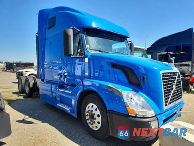 2015 VOLVO VNL SEMI TRUCK 4V4NC9EH5FN926054 - główne zdjęcie licytacji z USA - miniatura