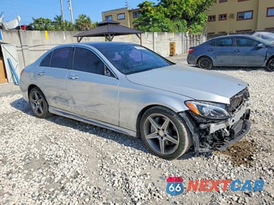 Czwarte zdjęcie samochodu z boku: 2016 MERCEDES-BENZ C 300 4MATIC VIN:55SWF4KB6GU175782 - miniatura