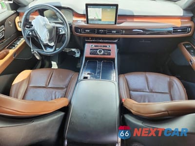 Zdjęcie 8 z 13 samochodu: 2022 LINCOLN AVIATOR RESERVE VIN:5LM5J7XC9NGL19044 - miniatura