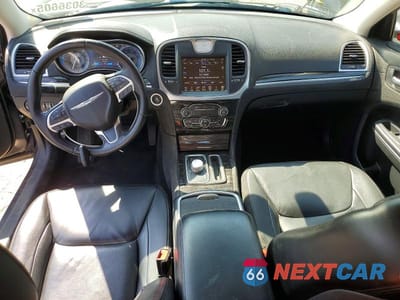 Zdjęcie 8 z 12 samochodu: 2015 CHRYSLER 300 LIMITED VIN:2C3CCAAG0FH797008 - miniatura