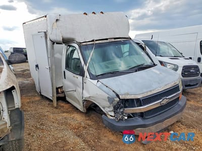 Czwarte zdjęcie samochodu z boku: 2004 CHEVROLET EXPRESS G3500 VIN:1GBJG31U041224215 - miniatura