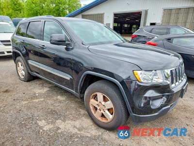 Czwarte zdjęcie samochodu z boku: 2012 JEEP GRAND CHEROKEE LAREDO VIN:1C4RJFAG1CC272336 - miniatura