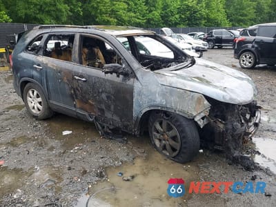 Czwarte zdjęcie samochodu z boku: 2011 KIA SORENTO LX VIN:5XYKTDA19BG154881 - miniatura