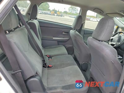 Zdjęcie 10 z 12 samochodu: 2014 TOYOTA PRIUS V TWO VIN:JTDZN3EU4E3312401 - miniatura