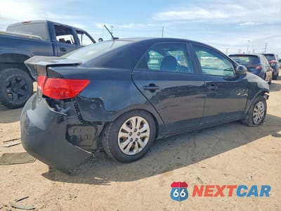 Trzecie zdjęcie samochodu z tyłu: 2013 KIA FORTE EX VIN:KNAFU4A2XD5721969 - miniatura
