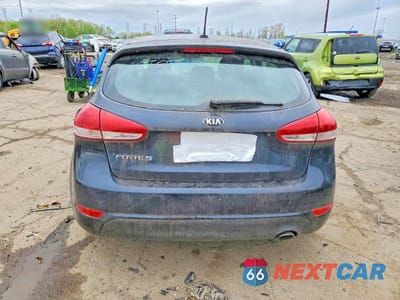 Zdjęcie 6 z 12 samochodu: 2017 KIA FORTE LX VIN:KNAFK5A84H5714022 - miniatura