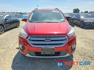 Piąte zdjęcie samochodu w środku: 2018 FORD ESCAPE SE VIN:1FMCU0G92JUC63697 - miniatura