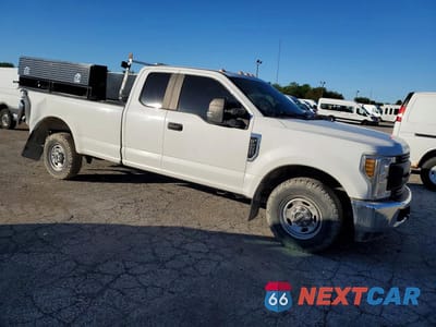 Czwarte zdjęcie samochodu z boku: 2019 FORD F250 SUPER DUTY VIN:1FT7X2A60KEE10067 - miniatura