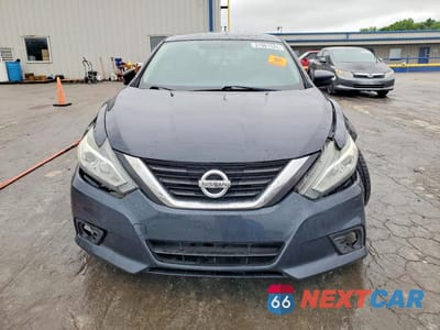 Piąte zdjęcie samochodu w środku: 2017 NISSAN ALTIMA 2.5 SV VIN:1N4AL3AP0HC219338 - miniatura