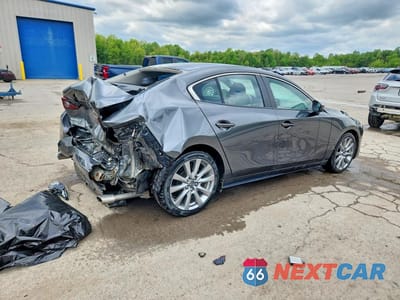 Trzecie zdjęcie samochodu z tyłu: 2023 MAZDA 3 SELECT VIN:3MZBPABM8PM373205 - miniatura