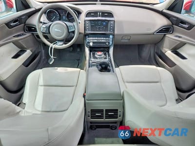 Zdjęcie 8 z 13 samochodu: 2017 JAGUAR XE VIN:SAJAD4BG1HA973132 - miniatura