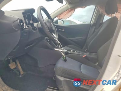 Zdjęcie 7 z 12 samochodu: 2019 TOYOTA YARIS LE VIN:3MYDLBYV3KY522894 - miniatura