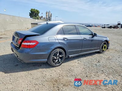 Trzecie zdjęcie samochodu z tyłu: 2011 MERCEDES-BENZ E 550 VIN:WDDHF7CBXBA417281 - miniatura