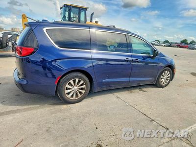Trzecie zdjęcie samochodu z tyłu: 2017 CHRYSLER PACIFICA TOURING VIN:2C4RC1DG1HR571915 - miniatura