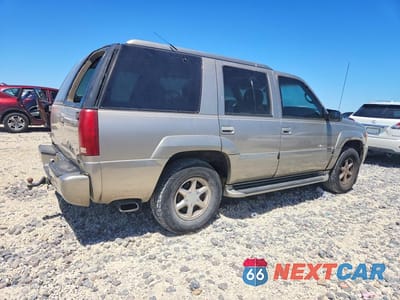 Trzecie zdjęcie samochodu z tyłu: 2000 CADILLAC ESCALADE LUXURY VIN:1GYEK63R4YR207201 - miniatura
