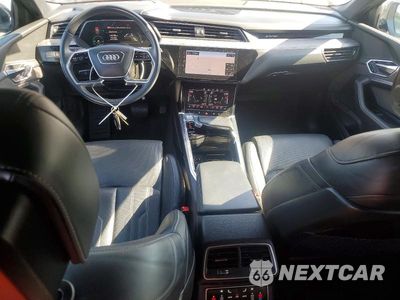 Zdjęcie 8 z 12 samochodu: 2019 AUDI E-TRON PRESTIGE VIN:WA1VAAGE4KB008193 - miniatura