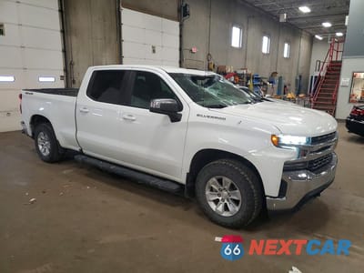 Czwarte zdjęcie samochodu z boku: 2019 CHEVROLET SILVERADO K1500 LT VIN:1GCUYDEDXKZ232813 - miniatura
