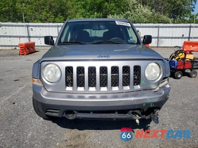 Piąte zdjęcie samochodu w środku: 2014 JEEP PATRIOT SPORT VIN:1C4NJRBB2ED817217 - miniatura