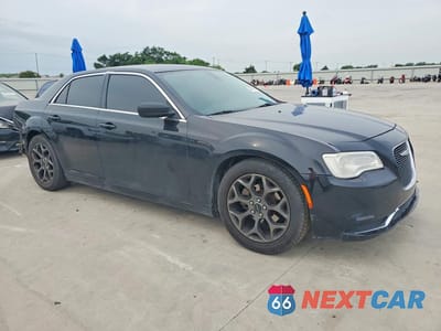 Czwarte zdjęcie samochodu z boku: 2015 CHRYSLER 300 LIMITED VIN:2C3CCAAG4FH779501 - miniatura