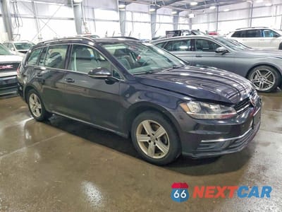 Czwarte zdjęcie samochodu z boku: 2018 VOLKSWAGEN GOLF SPORTWAGEN S VIN:3VWD17AU6JM768392 - miniatura