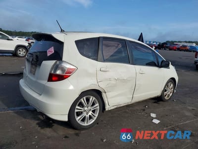 Trzecie zdjęcie samochodu z tyłu: 2011 HONDA FIT SPORT VIN:JHMGE8H60BC004377 - miniatura