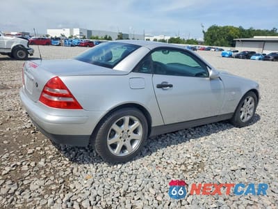 Trzecie zdjęcie samochodu z tyłu: 1999 MERCEDES-BENZ SLK 230 KOMPRESSOR VIN:WDBKK47F8XF117531 - miniatura