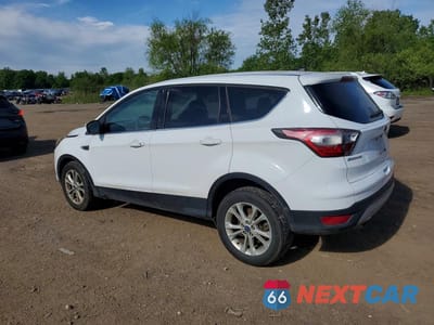 Drugie zdjęcie samochodu z przodu: 2017 FORD ESCAPE SE VIN:1FMCU9GD9HUA98508 - miniatura