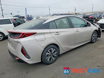 Trzecie zdjęcie samochodu z tyłu: 2017 TOYOTA PRIUS PRIME ADVANCED VIN:JTDKARFP6H3064567 - miniatura