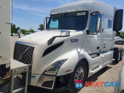 Drugie zdjęcie samochodu z przodu: 2020 VOLVO VN VNL - SEMI TRUCK VIN:4V4NC9TH4LN255796 - miniatura